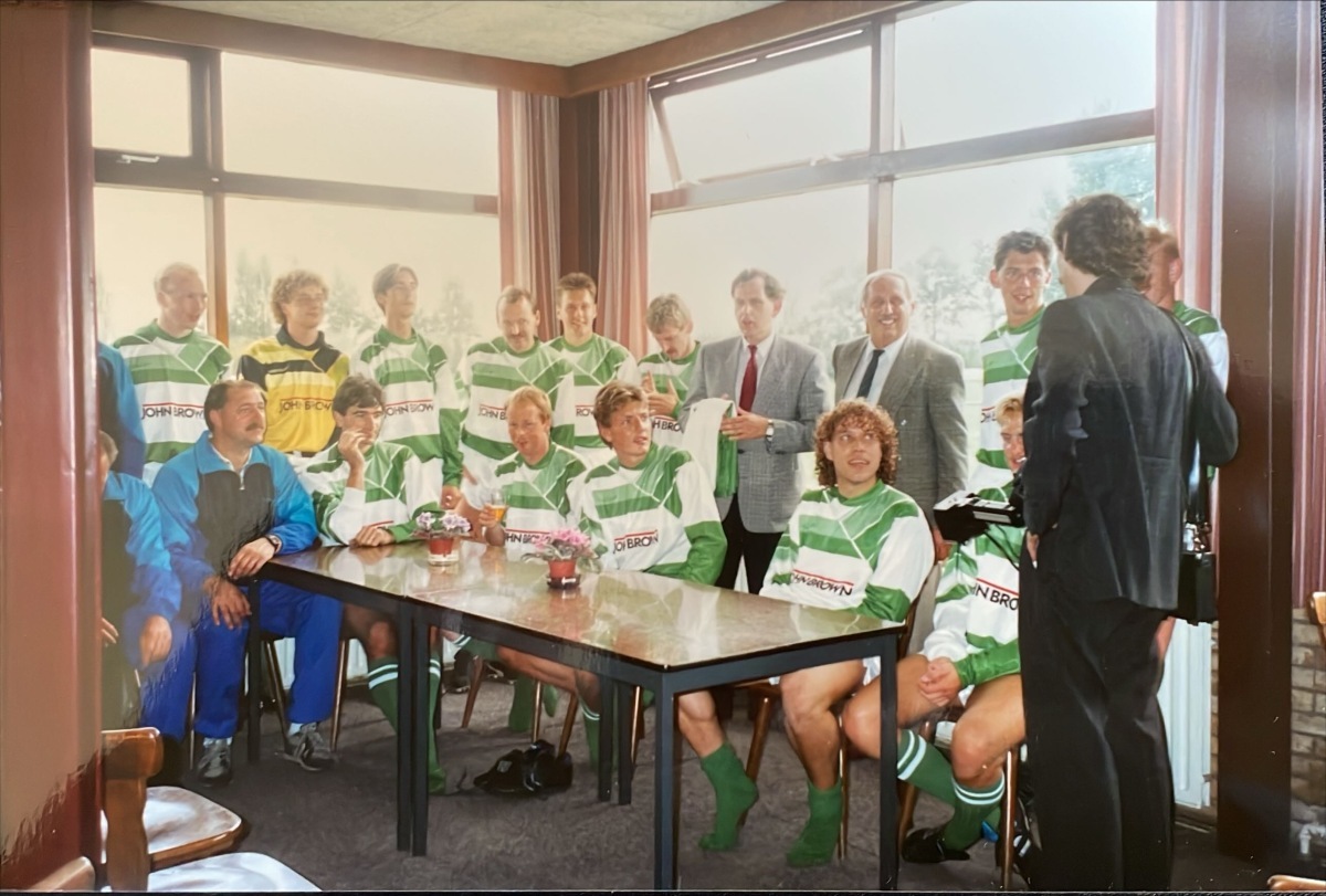 16 september 1989 krijgt S.V. Wassenaar een nieuwe Sponsor, John Brown