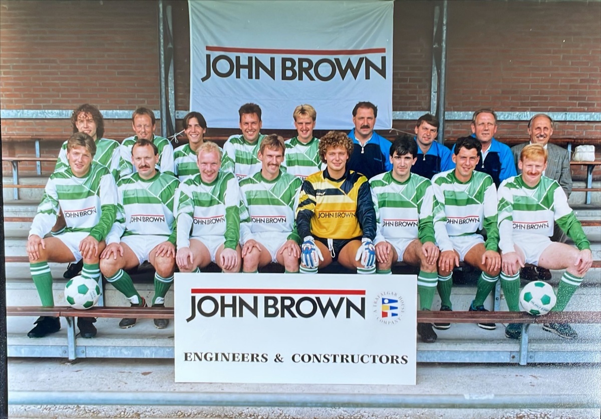 16 september 1989 krijgt S.V. Wassenaar een nieuwe Sponsor, John Brown